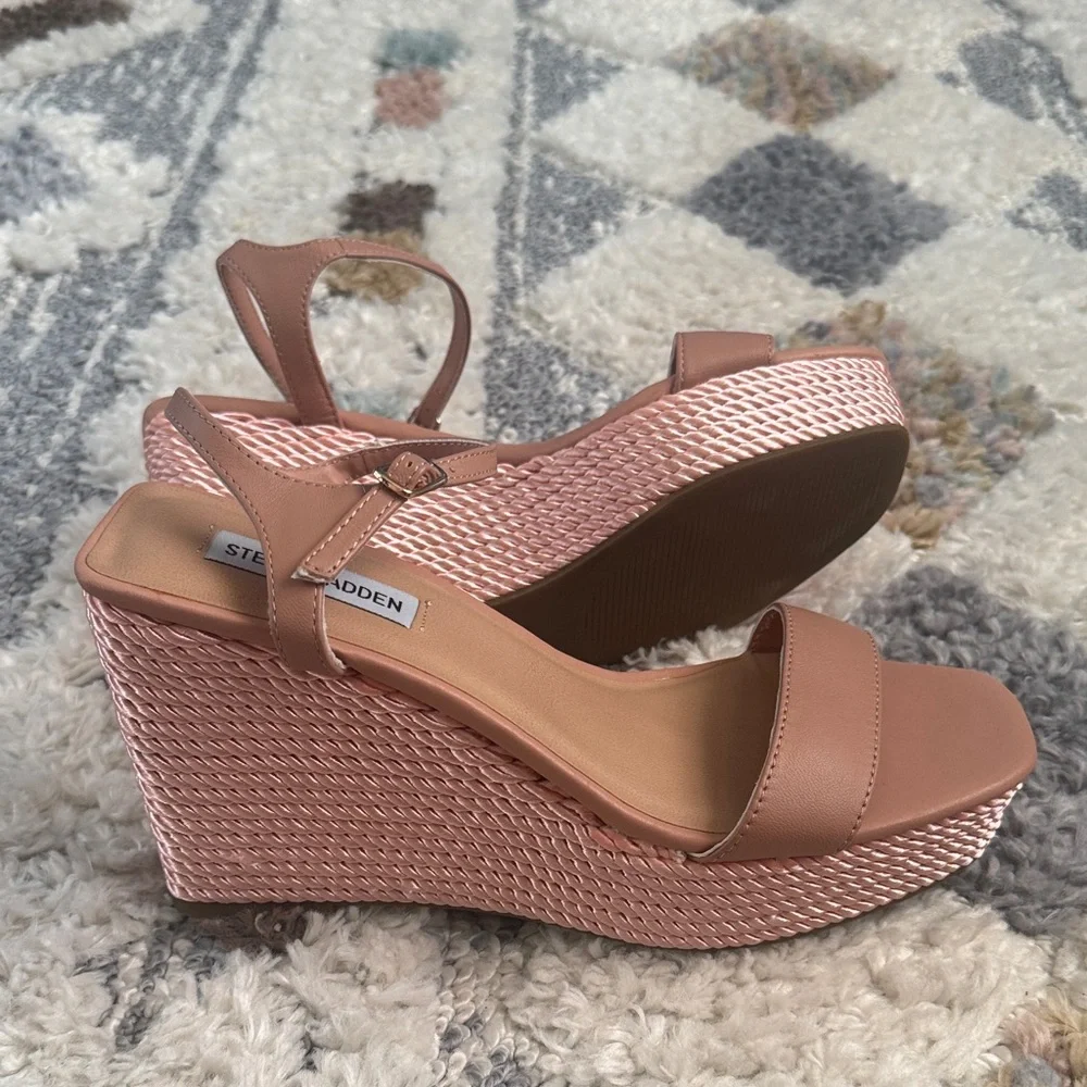 Steve Madden Women's Blush Pink Platform Sandals New without tags/no box